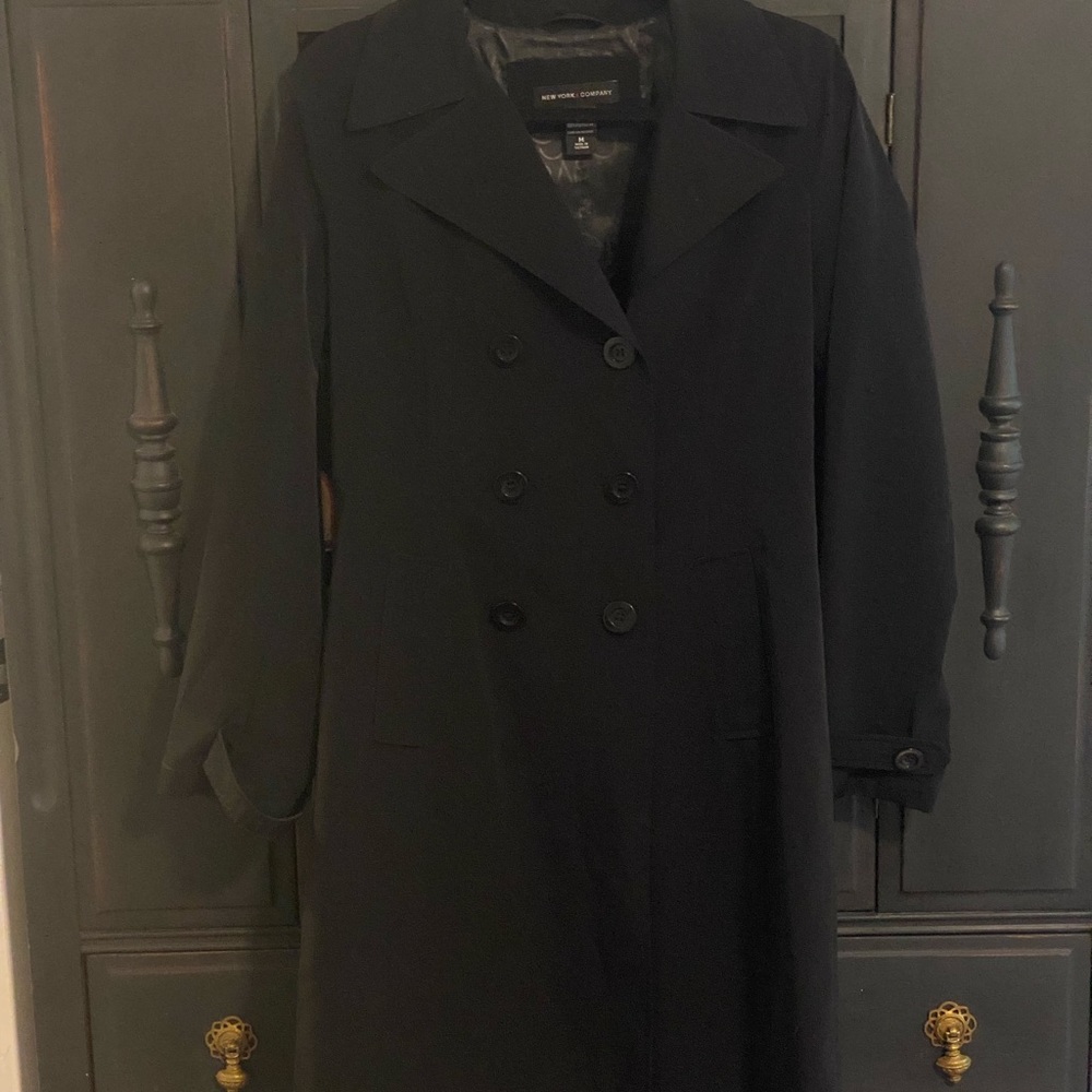New York & Company Women’s trench raincoat!